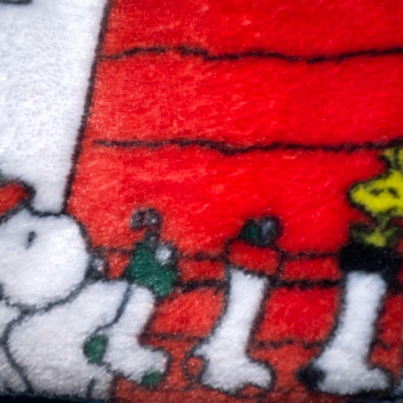 NWT Peanuts Snoopy Christmas Holiday Hugs Blanket Throw - Picture 3 of 6